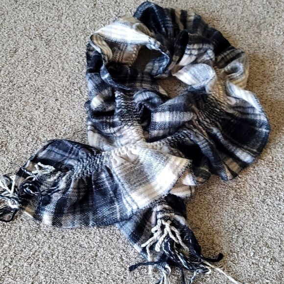 5/$20 ❤️ Women's Bunge Scarf